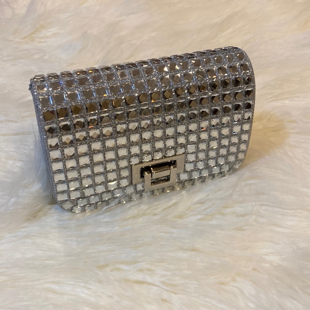 Evening bag with detachable straps